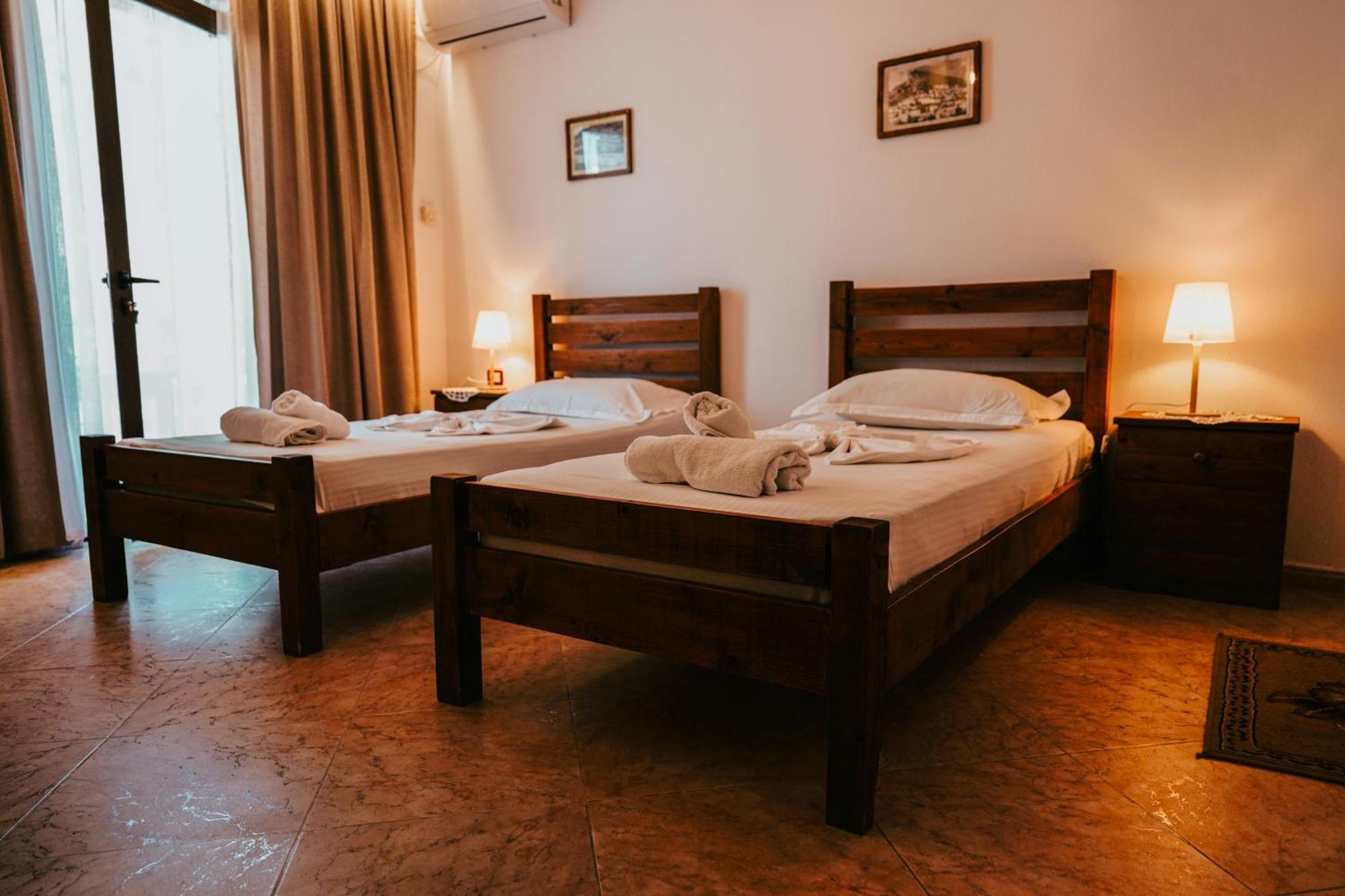 Maya Hostel Berat Exterior photo
