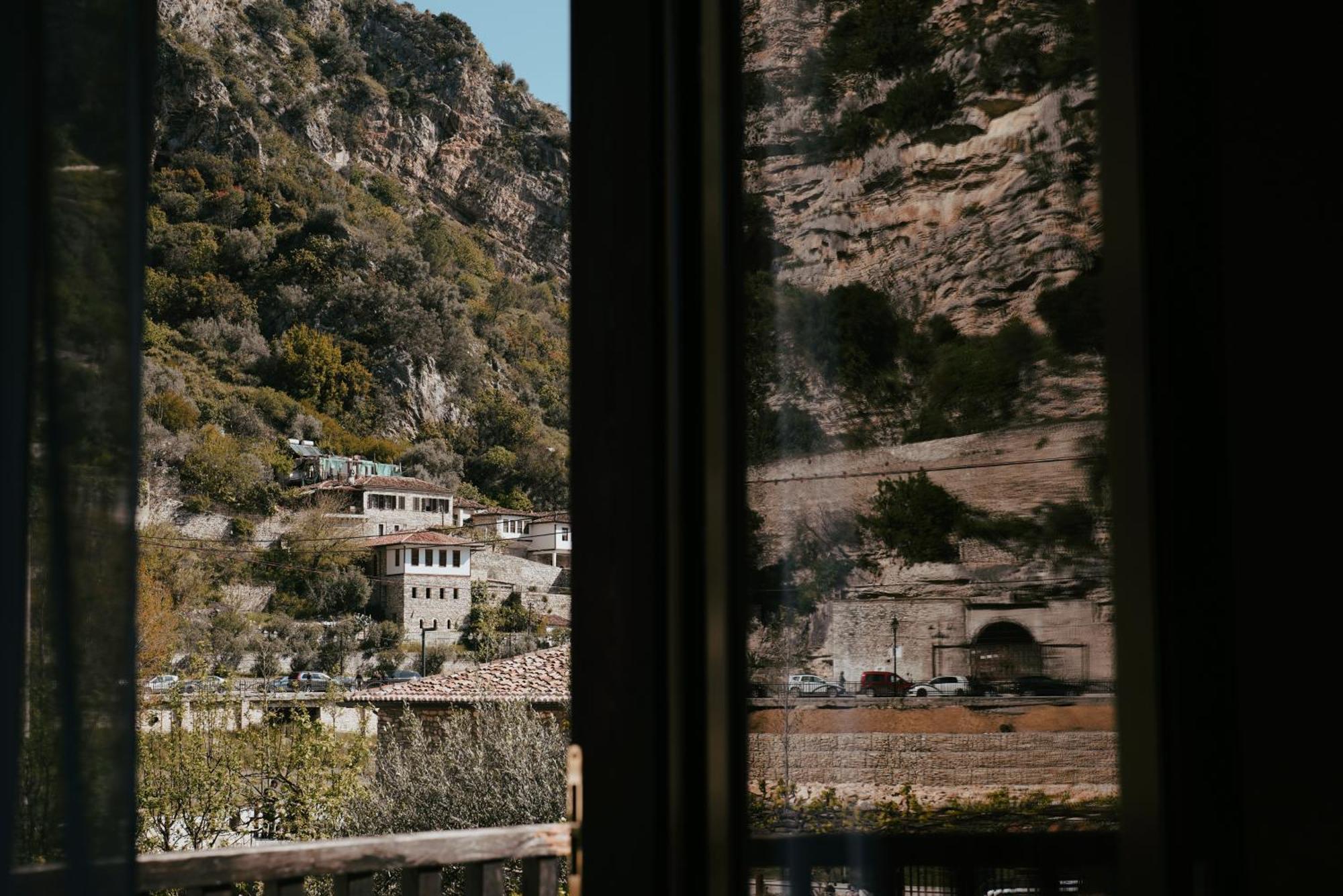 Maya Hostel Berat Exterior photo